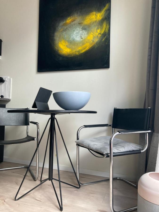 Serene Sixteen - Valence Centre